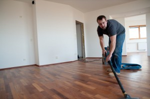 vysavač se při pokládce nezastaví Dřevěné podlahy bez prachu, vysavač v akci